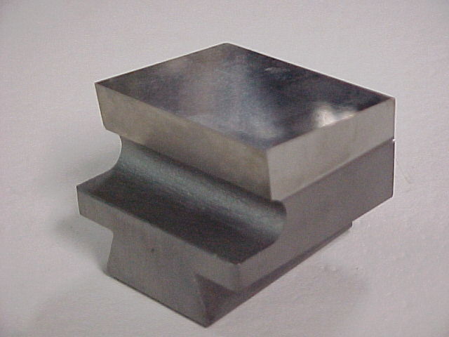 Mittsandmerrill_duvtailcutter.jpg (36358 bytes)